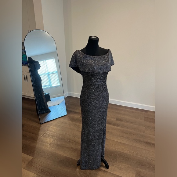 BETSY ADAM SIZE 4 PETITE DARK SILVER OFF SHOULDER GOWN - Picture 4 of 4